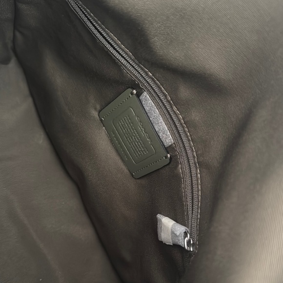 Coach Green Crossbody Bag with Leather Material and Silver Hardware - Picture 4 of 12